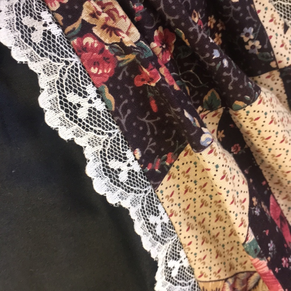 Vintage lace trimmed prairie quilt print skirt - Picture 10 of 13